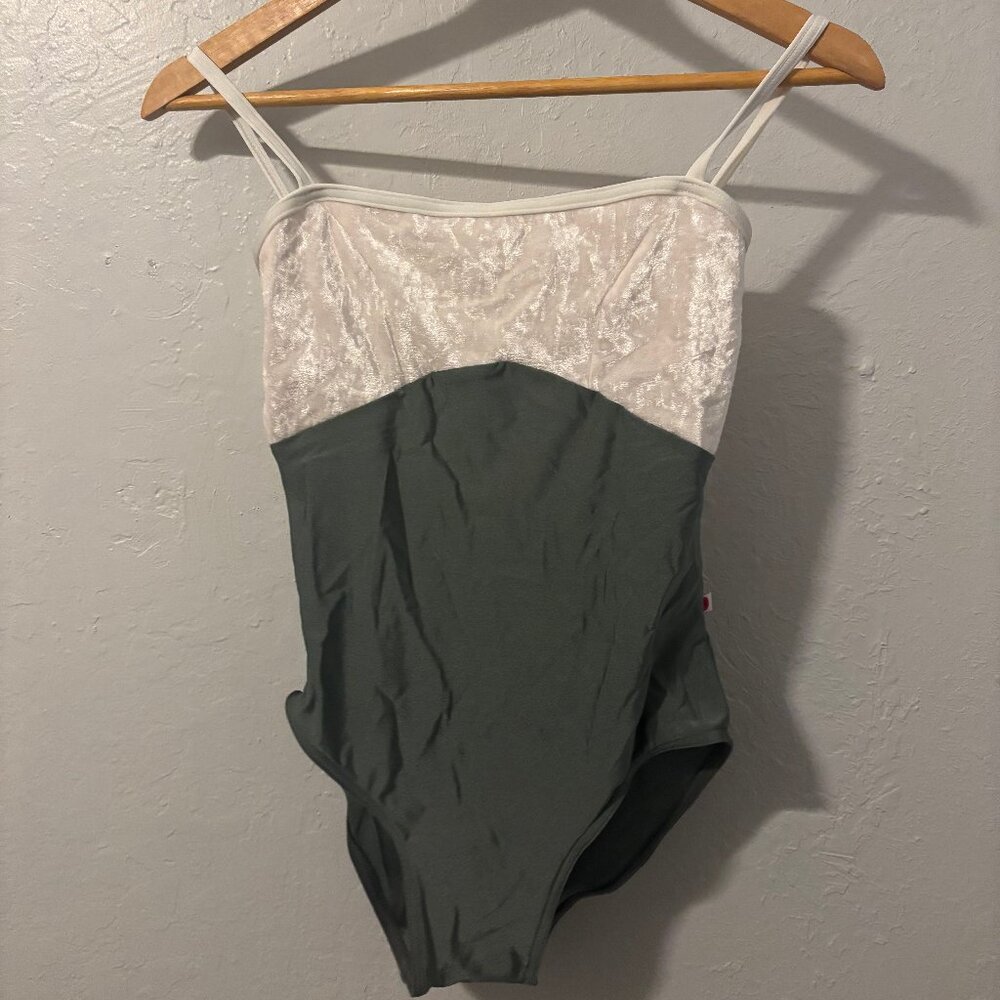 Yumkio Denise Leotard